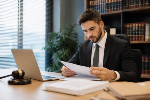 Gaslighting no trabalho: Como identificar e processar?